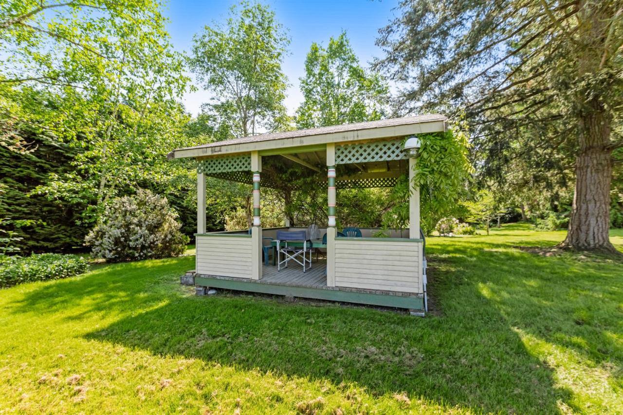 Marty'S Place Langley Exterior photo